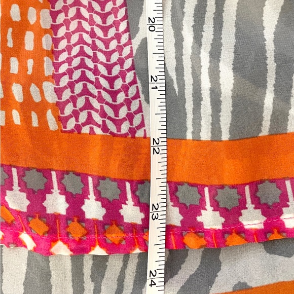 Women sleeveless unbalanced chiffon blouse - Picture 3 of 5